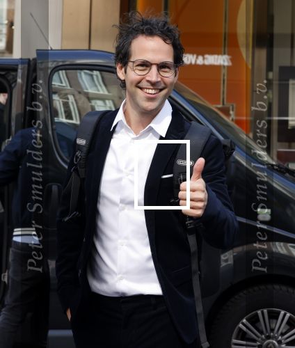 Amsterdam 20 september 2021
Victor Mids heeft weer opnames voor zijn programma Mindfuck. Hier zijn ze op de pc hooftstraat bij Oger