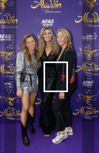 Scheveningen 26 september 2021
Premiere Aladdin in het circustheater.
Vivian Slingerland met dochters