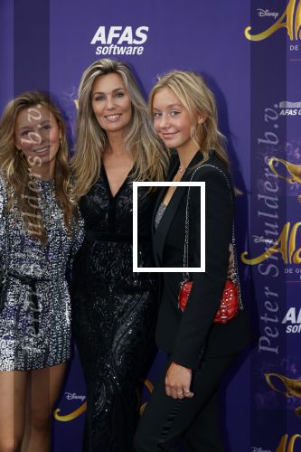 Scheveningen 26 september 2021
Premiere Aladdin in het circustheater.
Vivian Slingerland met dochters