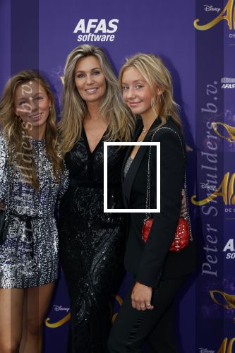 Scheveningen 26 september 2021
Premiere Aladdin in het circustheater.
Vivian Slingerland met dochters