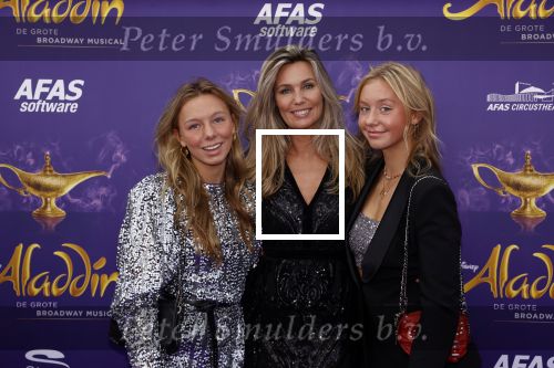 Scheveningen 26 september 2021
Premiere Aladdin in het circustheater.
Vivian Slingerland met dochters