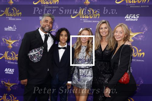 Scheveningen 26 september 2021
Premiere Aladdin in het circustheater.
Vivian Slingerland met dochters