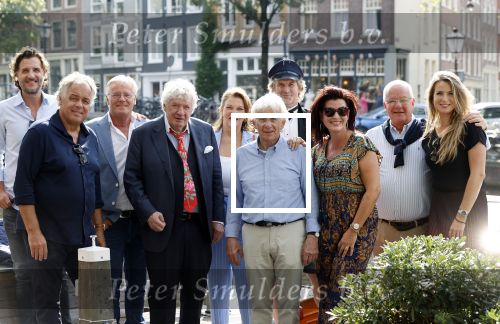 Amsterdam 6 september 2021
Willibrord Frequin viert zijn 80e verjaardag  met zijn kinderen vrouw en beste vrienden op een boot op de grachten van Amsterdam. Zijn kinderen Barbara Rebecca Louis . Willibrord zijn broer Aad Ouborg Fons de Poel en Guido Maas