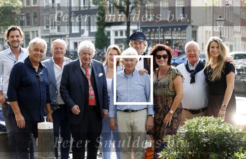 Amsterdam 6 september 2021
Willibrord Frequin viert zijn 80e verjaardag  met zijn kinderen vrouw en beste vrienden op een boot op de grachten van Amsterdam. Zijn kinderen Barbara Rebecca Louis . Willibrord zijn broer Aad Ouborg Fons de Poel en Guido Maas