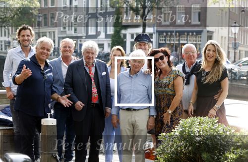 Amsterdam 6 september 2021
Willibrord Frequin viert zijn 80e verjaardag  met zijn kinderen vrouw en beste vrienden op een boot op de grachten van Amsterdam. Zijn kinderen Barbara Rebecca Louis . Willibrord zijn broer Aad Ouborg Fons de Poel en Guido Maas