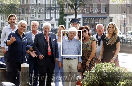 Amsterdam 6 september 2021
Willibrord Frequin viert zijn 80e verjaardag  met zijn kinderen vrouw en beste vrienden op een boot op de grachten van Amsterdam. Zijn kinderen Barbara Rebecca Louis . Willibrord zijn broer Aad Ouborg Fons de Poel en Guido Maas