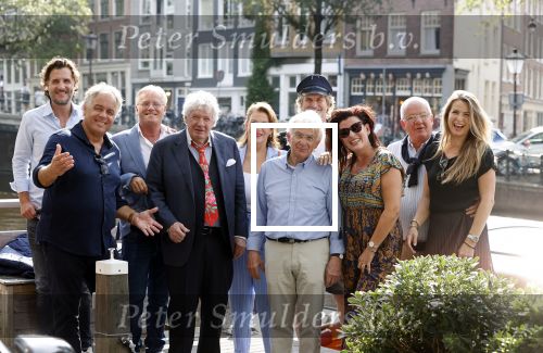 Amsterdam 6 september 2021
Willibrord Frequin viert zijn 80e verjaardag  met zijn kinderen vrouw en beste vrienden op een boot op de grachten van Amsterdam. Zijn kinderen Barbara Rebecca Louis . Willibrord zijn broer Aad Ouborg Fons de Poel en Guido Maas