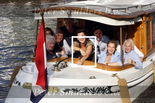 Amsterdam 6 september 2021
Willibrord Frequin viert zijn 80e verjaardag  met zijn kinderen vrouw en beste vrienden op een boot op de grachten van Amsterdam. Zijn kinderen Barbara Rebecca Louis . Willibrord zijn broer Aad Ouborg Fons de Poel en Guido Maas