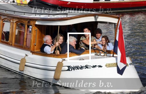 Amsterdam 6 september 2021
Willibrord Frequin viert zijn 80e verjaardag  met zijn kinderen vrouw en beste vrienden op een boot op de grachten van Amsterdam. Zijn kinderen Barbara Rebecca Louis . Willibrord zijn broer Aad Ouborg Fons de Poel en Guido Maas