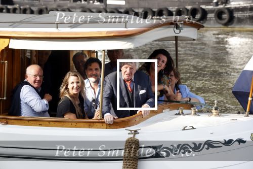 Amsterdam 6 september 2021
Willibrord Frequin viert zijn 80e verjaardag  met zijn kinderen vrouw en beste vrienden op een boot op de grachten van Amsterdam. Zijn kinderen Barbara Rebecca Louis . Willibrord zijn broer Aad Ouborg Fons de Poel en Guido Maas