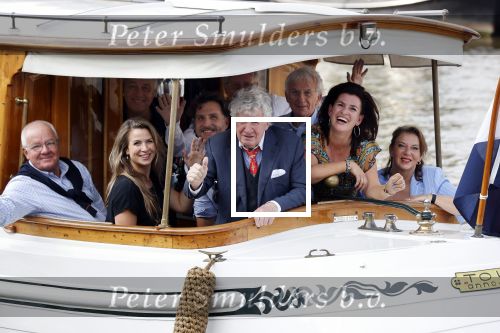 Amsterdam 6 september 2021
Willibrord Frequin viert zijn 80e verjaardag  met zijn kinderen vrouw en beste vrienden op een boot op de grachten van Amsterdam. Zijn kinderen Barbara Rebecca Louis . Willibrord zijn broer Aad Ouborg Fons de Poel en Guido Maas