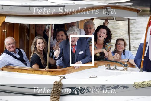 Amsterdam 6 september 2021
Willibrord Frequin viert zijn 80e verjaardag  met zijn kinderen vrouw en beste vrienden op een boot op de grachten van Amsterdam. Zijn kinderen Barbara Rebecca Louis . Willibrord zijn broer Aad Ouborg Fons de Poel en Guido Maas