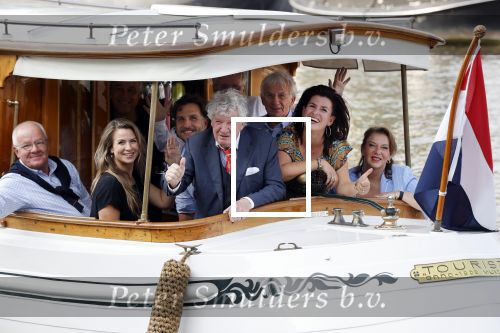 Amsterdam 6 september 2021
Willibrord Frequin viert zijn 80e verjaardag  met zijn kinderen vrouw en beste vrienden op een boot op de grachten van Amsterdam. Zijn kinderen Barbara Rebecca Louis . Willibrord zijn broer Aad Ouborg Fons de Poel en Guido Maas