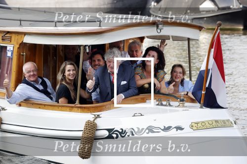 Amsterdam 6 september 2021
Willibrord Frequin viert zijn 80e verjaardag  met zijn kinderen vrouw en beste vrienden op een boot op de grachten van Amsterdam. Zijn kinderen Barbara Rebecca Louis . Willibrord zijn broer Aad Ouborg Fons de Poel en Guido Maas