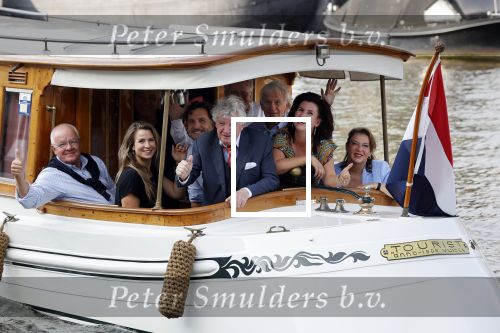 Amsterdam 6 september 2021
Willibrord Frequin viert zijn 80e verjaardag  met zijn kinderen vrouw en beste vrienden op een boot op de grachten van Amsterdam. Zijn kinderen Barbara Rebecca Louis . Willibrord zijn broer Aad Ouborg Fons de Poel en Guido Maas