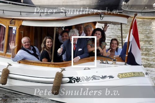 Amsterdam 6 september 2021
Willibrord Frequin viert zijn 80e verjaardag  met zijn kinderen vrouw en beste vrienden op een boot op de grachten van Amsterdam. Zijn kinderen Barbara Rebecca Louis . Willibrord zijn broer Aad Ouborg Fons de Poel en Guido Maas