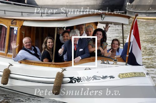 Amsterdam 6 september 2021
Willibrord Frequin viert zijn 80e verjaardag  met zijn kinderen vrouw en beste vrienden op een boot op de grachten van Amsterdam. Zijn kinderen Barbara Rebecca Louis . Willibrord zijn broer Aad Ouborg Fons de Poel en Guido Maas