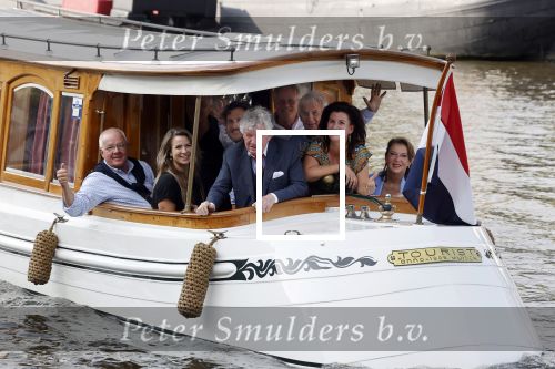 Amsterdam 6 september 2021
Willibrord Frequin viert zijn 80e verjaardag  met zijn kinderen vrouw en beste vrienden op een boot op de grachten van Amsterdam. Zijn kinderen Barbara Rebecca Louis . Willibrord zijn broer Aad Ouborg Fons de Poel en Guido Maas