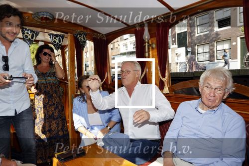 Amsterdam 6 september 2021
Willibrord Frequin viert zijn 80e verjaardag  met zijn kinderen vrouw en beste vrienden op een boot op de grachten van Amsterdam. Zijn kinderen Barbara Rebecca Louis . Willibrord zijn broer Aad Ouborg Fons de Poel en Guido Maas