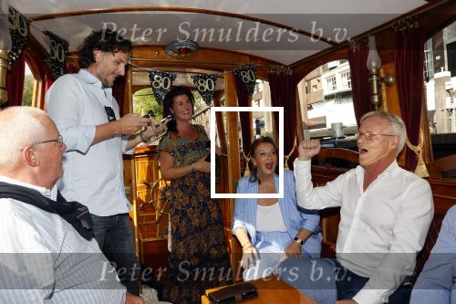 Amsterdam 6 september 2021
Willibrord Frequin viert zijn 80e verjaardag  met zijn kinderen vrouw en beste vrienden op een boot op de grachten van Amsterdam. Zijn kinderen Barbara Rebecca Louis . Willibrord zijn broer Aad Ouborg Fons de Poel en Guido Maas