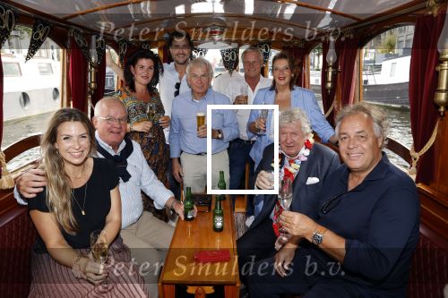 Amsterdam 6 september 2021
Willibrord Frequin viert zijn 80e verjaardag  met zijn kinderen vrouw en beste vrienden op een boot op de grachten van Amsterdam. Zijn kinderen Barbara Rebecca Louis . Willibrord zijn broer Aad Ouborg Fons de Poel en Guido Maas