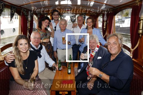 Amsterdam 6 september 2021
Willibrord Frequin viert zijn 80e verjaardag  met zijn kinderen vrouw en beste vrienden op een boot op de grachten van Amsterdam. Zijn kinderen Barbara Rebecca Louis . Willibrord zijn broer Aad Ouborg Fons de Poel en Guido Maas