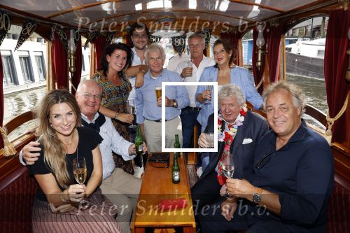Amsterdam 6 september 2021
Willibrord Frequin viert zijn 80e verjaardag  met zijn kinderen vrouw en beste vrienden op een boot op de grachten van Amsterdam. Zijn kinderen Barbara Rebecca Louis . Willibrord zijn broer Aad Ouborg Fons de Poel en Guido Maas