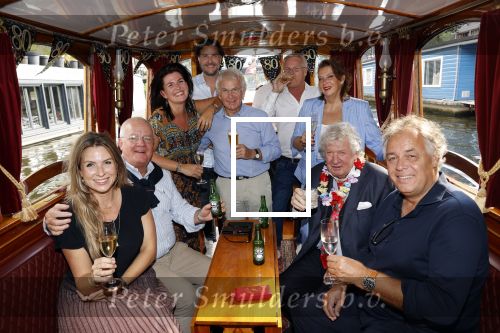 Amsterdam 6 september 2021
Willibrord Frequin viert zijn 80e verjaardag  met zijn kinderen vrouw en beste vrienden op een boot op de grachten van Amsterdam. Zijn kinderen Barbara Rebecca Louis . Willibrord zijn broer Aad Ouborg Fons de Poel en Guido Maas