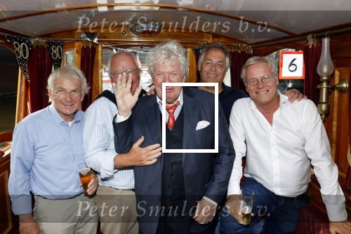Amsterdam 6 september 2021
Willibrord Frequin viert zijn 80e verjaardag  met zijn kinderen vrouw en beste vrienden op een boot op de grachten van Amsterdam. Zijn kinderen Barbara Rebecca Louis . Willibrord zijn broer Aad Ouborg Fons de Poel en Guido Maas