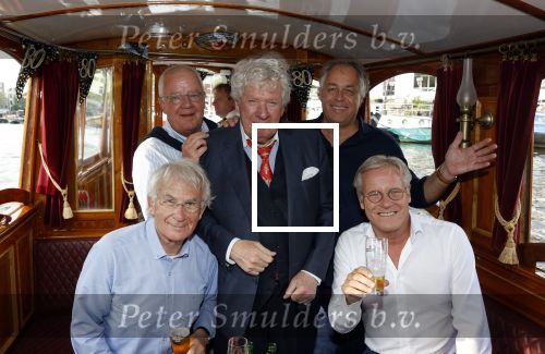 Amsterdam 6 september 2021
Willibrord Frequin viert zijn 80e verjaardag  met zijn kinderen vrouw en beste vrienden op een boot op de grachten van Amsterdam. Zijn kinderen Barbara Rebecca Louis . Willibrord zijn broer Aad Ouborg Fons de Poel en Guido Maas