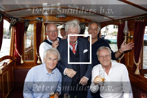 Amsterdam 6 september 2021
Willibrord Frequin viert zijn 80e verjaardag  met zijn kinderen vrouw en beste vrienden op een boot op de grachten van Amsterdam. Zijn kinderen Barbara Rebecca Louis . Willibrord zijn broer Aad Ouborg Fons de Poel en Guido Maas