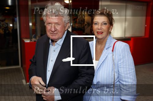 Hoofddorp 19 september 2021
Premiere van Barrie Stevens in de schouwburg van Hoofddorp. Willibrord Frequin kwam met zijn  vrouw