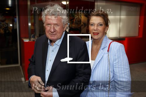 Hoofddorp 19 september 2021
Premiere van Barrie Stevens in de schouwburg van Hoofddorp. Willibrord Frequin kwam met zijn  vrouw