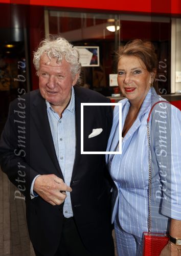 Hoofddorp 19 september 2021
Premiere van Barrie Stevens in de schouwburg van Hoofddorp. Willibrord Frequin kwam met zijn  vrouw