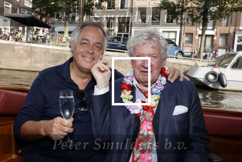 Amsterdam 6 september 2021
Willibrord Frequin viert zijn 80e verjaardag  met zijn kinderen vrouw en beste vrienden op een boot op de grachten van Amsterdam. Zijn kinderen Barbara Rebecca Louis . Willibrord Frequin met Aad Ouborg