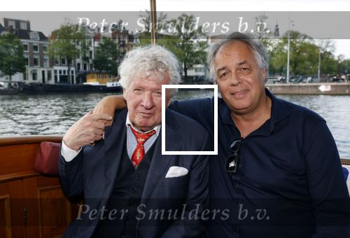 Amsterdam 6 september 2021
Willibrord Frequin viert zijn 80e verjaardag  met zijn kinderen vrouw en beste vrienden op een boot op de grachten van Amsterdam. Zijn kinderen Barbara Rebecca Louis . Willibrord met Aad Ouborg