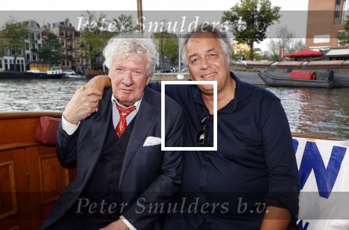 Amsterdam 6 september 2021
Willibrord Frequin viert zijn 80e verjaardag  met zijn kinderen vrouw en beste vrienden op een boot op de grachten van Amsterdam. Zijn kinderen Barbara Rebecca Louis . Willibrord met Aad Ouborg