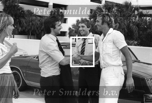 Miami, 5 Juni 1981
Jan v Beveren samen met Petra v Beveren  bij Vliegveld Miami met o.a. Huub Stevens Ton v Schijndel Carel v d Brekel Willy v d Kuijlen Adrie v Kraaij Drs. A. Groeneveld