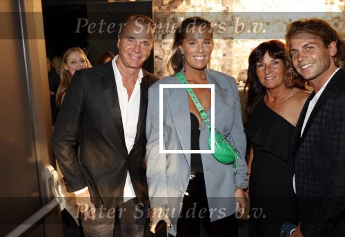 Amsterdam 26 september 2021
Premiere Las Vegas Show Hans Klok in the Harbour Club. Wino Omtzigt met vriend en medewerkers