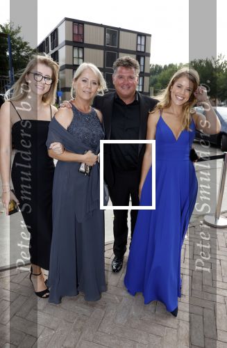 Amsterdam 26 september 2021
Premiere Las Vegas Show Hans Klok in the Harbour Club. Wolter Kroes met zijn vrouw Tess en dochter