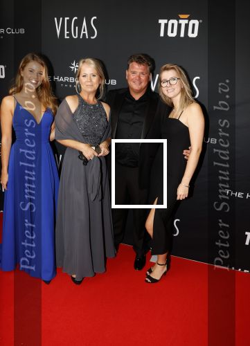 Amsterdam 26 september 2021
Premiere Las Vegas Show Hans Klok in the Harbour Club. Wolter Kroes met zijn vrouw Tess en dochter