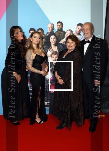 Amsterdam 11 oktober 2021
Premiere Liefde zonder grenzenin Tuschinski met in de hoofdrol Yolanthe Cabau v Kasbergen Jim Bakkum Soy Kroon Abbey Hoes  Hajo Bruins en Peggy Vrijens . Moeder Yolanthe met man en dochter
