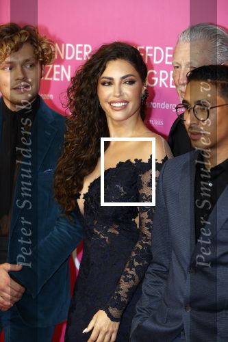 Amsterdam 11 oktober 2021
Premiere Liefde zonder grenzenin Tuschinski met in de hoofdrol Yolanthe Cabau v Kasbergen Jim Bakkum Soy Kroon Abbey Hoes  Hajo Bruins en Peggy Vrijens