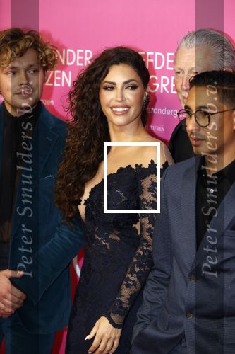 Amsterdam 11 oktober 2021
Premiere Liefde zonder grenzenin Tuschinski met in de hoofdrol Yolanthe Cabau v Kasbergen Jim Bakkum Soy Kroon Abbey Hoes  Hajo Bruins en Peggy Vrijens