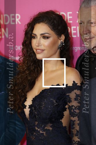 Amsterdam 11 oktober 2021
Premiere Liefde zonder grenzenin Tuschinski met in de hoofdrol Yolanthe Cabau v Kasbergen Jim Bakkum Soy Kroon Abbey Hoes  Hajo Bruins en Peggy Vrijens