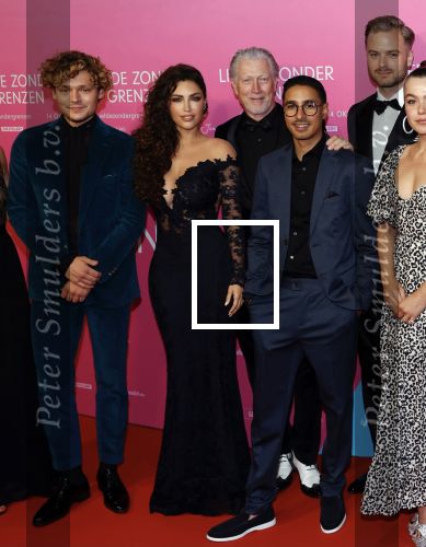 Amsterdam 11 oktober 2021
Premiere Liefde zonder grenzenin Tuschinski met in de hoofdrol Yolanthe Cabau v Kasbergen Jim Bakkum Soy Kroon Abbey Hoes  Hajo Bruins en Peggy Vrijens .