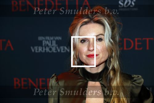 Amsterdam 12 oktober 2021
Premiere Benedetta  in Tuschinski. paul Verhoeven is de regisseur. lauren Verster kwam met een kennis