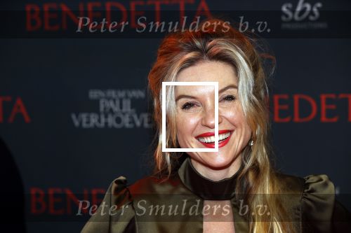 Amsterdam 12 oktober 2021
Premiere Benedetta  in Tuschinski. paul Verhoeven is de regisseur. lauren Verster kwam met een kennis