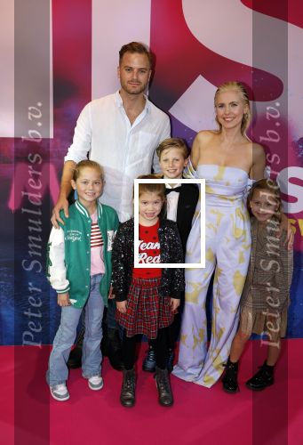 Amsterdam 30 september 2022
Premiere Misfit in Pathe arena.
De cast bestond oa uit Bettina Holwerda, Timor Steffens Senna Ramos Duncan Tromp Stefania Nienke v Dijk Anique Dreamon Kes v d Broek Ricky Naingolan Roosmarijn Wind Felice Poppeliers en Kimberley Agyarko