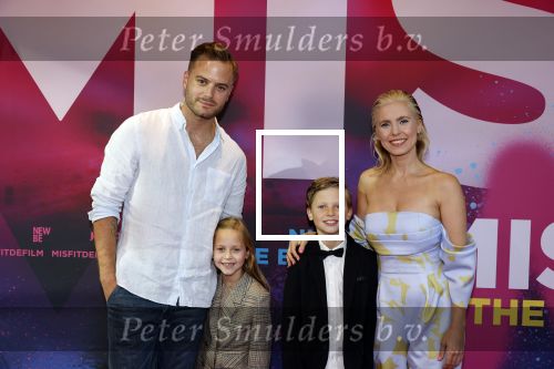 Amsterdam 30 september 2022
Premiere Misfit in Pathe arena.
De cast bestond oa uit Bettina Holwerda, Timor Steffens Senna Ramos Duncan Tromp Stefania Nienke v Dijk Anique Dreamon Kes v d Broek Ricky Naingolan Roosmarijn Wind Felice Poppeliers en Kimberley Agyarko